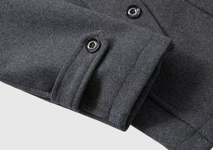 Lukáš – Dvouvrstvá zimní zadkem k muži
